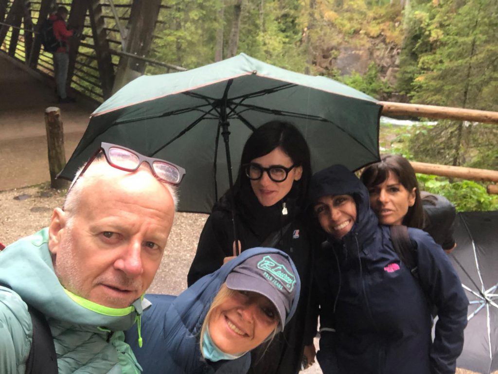 La nostra Lucia Portesi e un gruppo di giornalisti al World Wellness Weekend 2021 - Press Tour in Val di Fiemme
